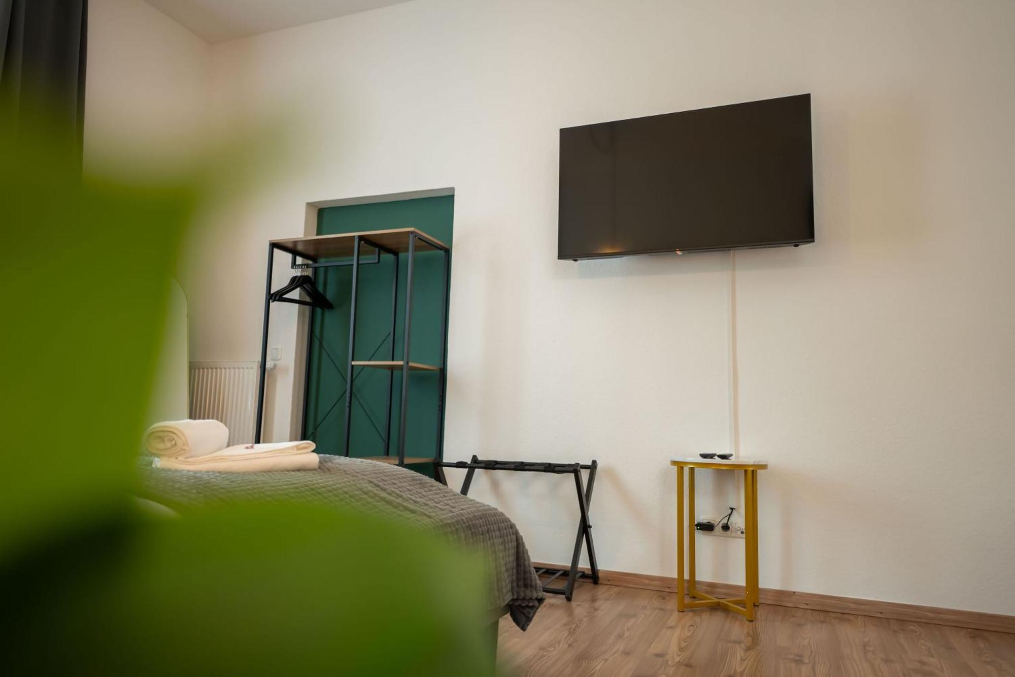 T21 - Apartment Direkt Im Zentrum Mit Parkplatz Chemnitz Esterno foto