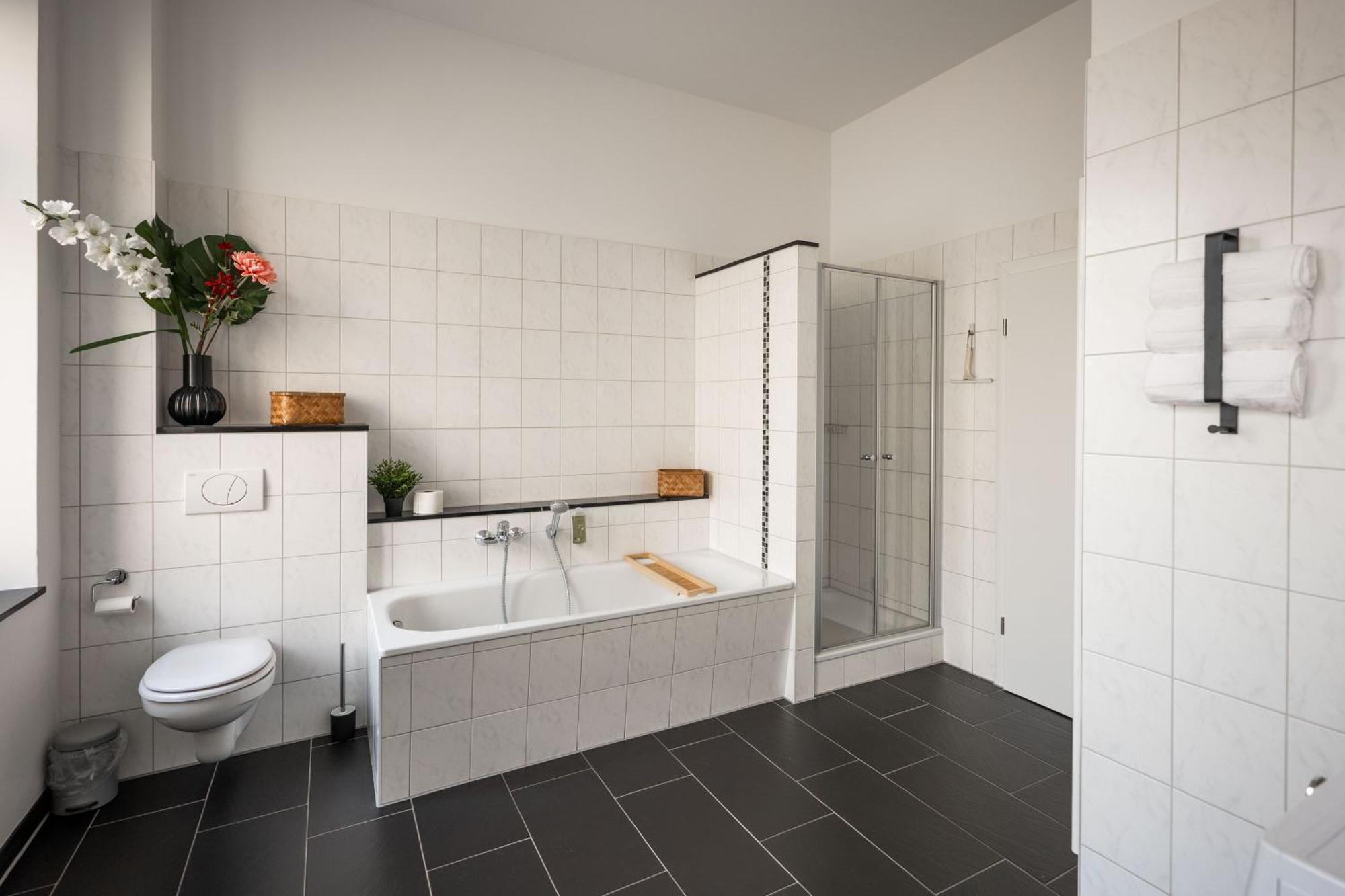 T21 - Apartment Direkt Im Zentrum Mit Parkplatz Chemnitz Esterno foto